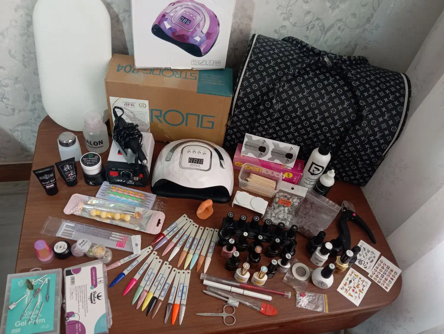 لوازم کاشت ناخن|آرایشگاه و سالن‌های زیبایی|رباط‌کریم, مسکن مهر آبشناسان|دیوار