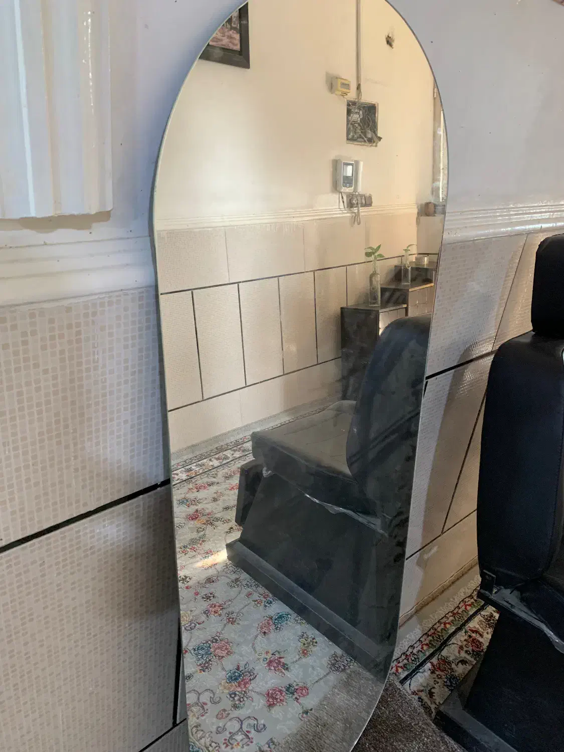 اینه و صندلی تکی هم به فروش میرسد|آرایشگاه و سالنهای زیبایی|میناب, |دیوار