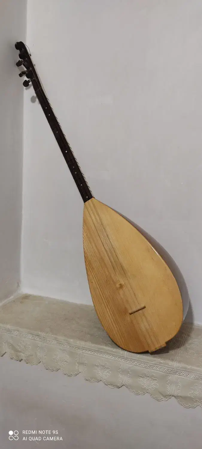 ساز باغلاما|سازهای سنتی|خوی, |دیوار