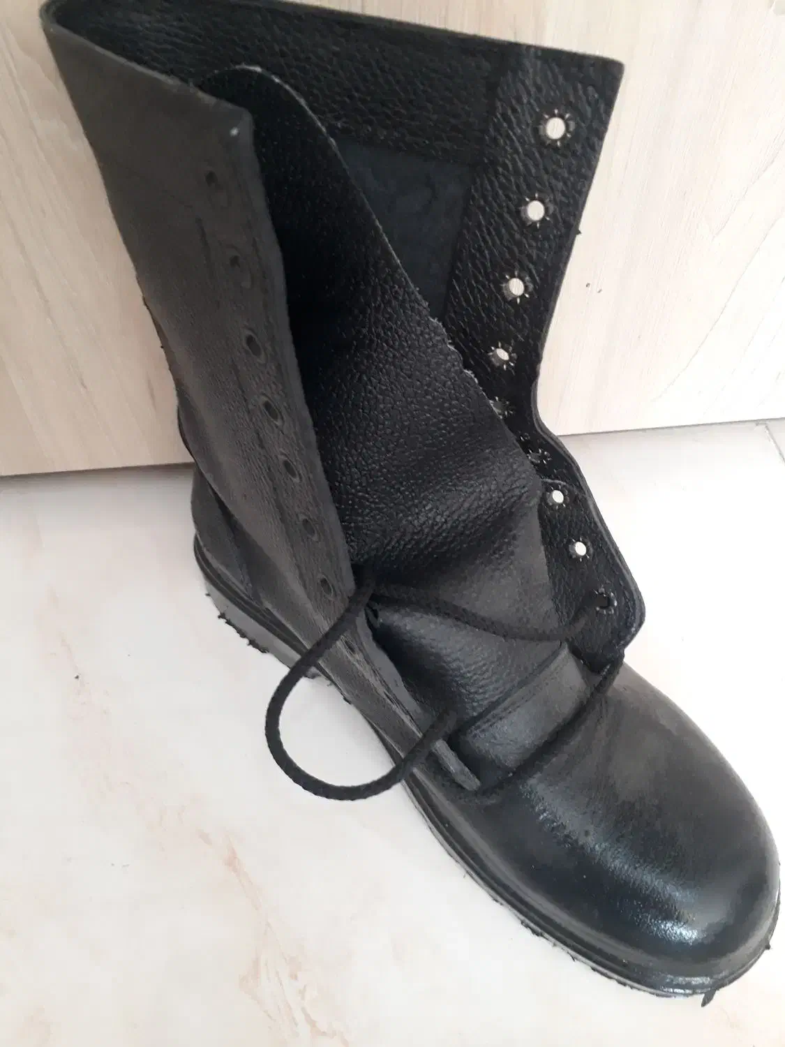 اورکت و پوتین|لباس|شهرکرد, |دیوار