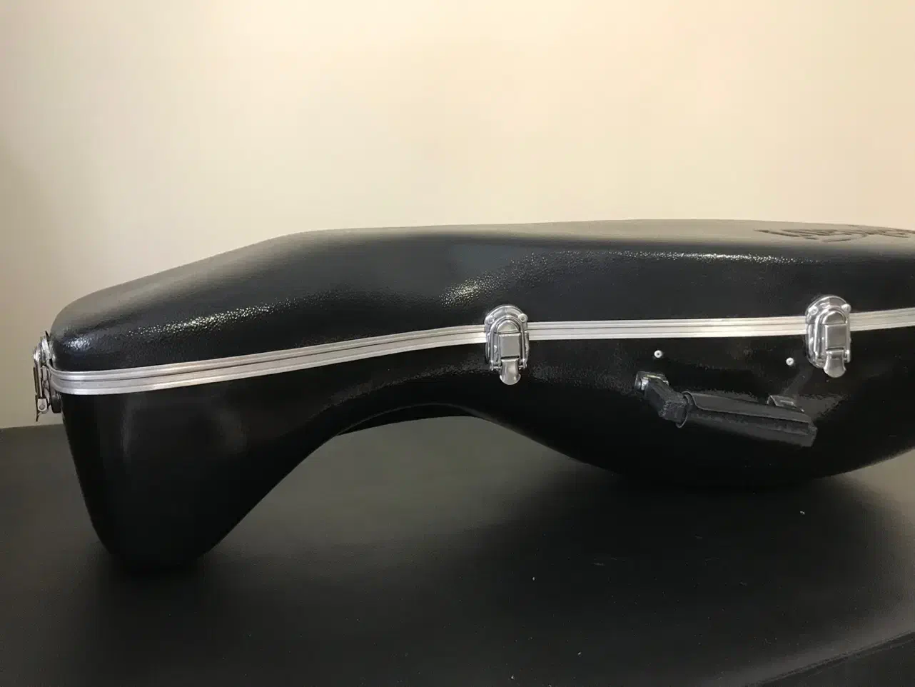 هاردکیس بربط و عود|سازهای سنتی|تهران, خواجه نظام الملک|دیوار