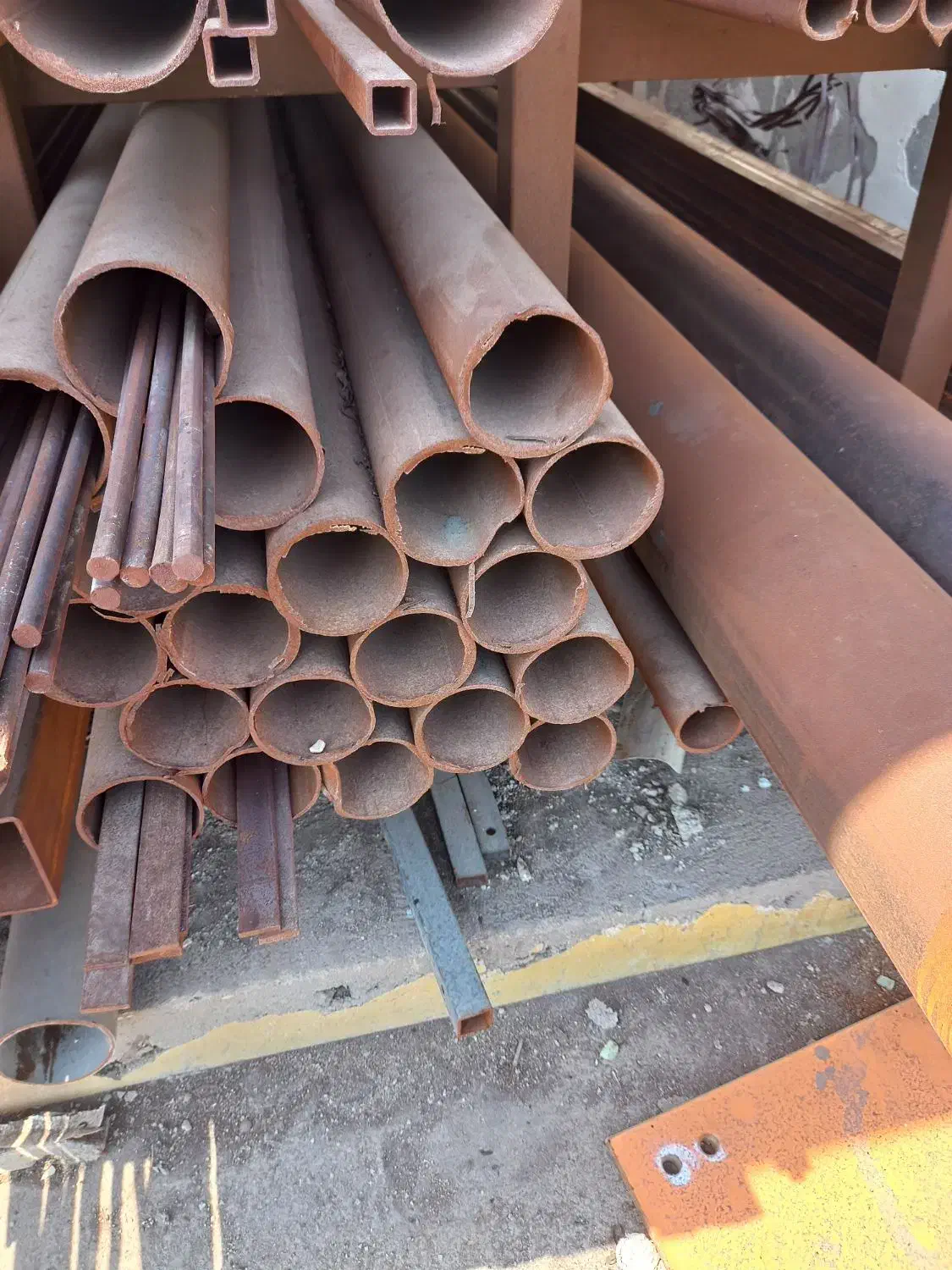 استخدام کارگر ساده وردست جوشکاری|استخدام معماری، عمران و ساختمانی|کیش, |دیوار