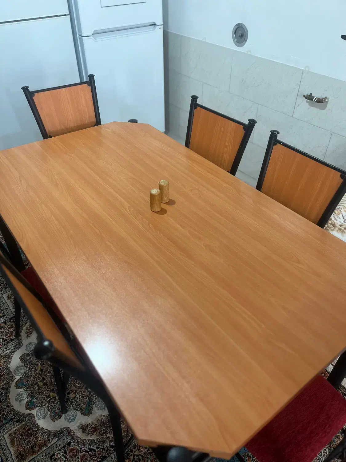 میز ناهارخوری|میز و صندلی غذاخوری|صدرا-فارس, فاز ۱|دیوار