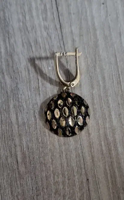 گمشده گوشواره|اشیا|اردبیل, |دیوار