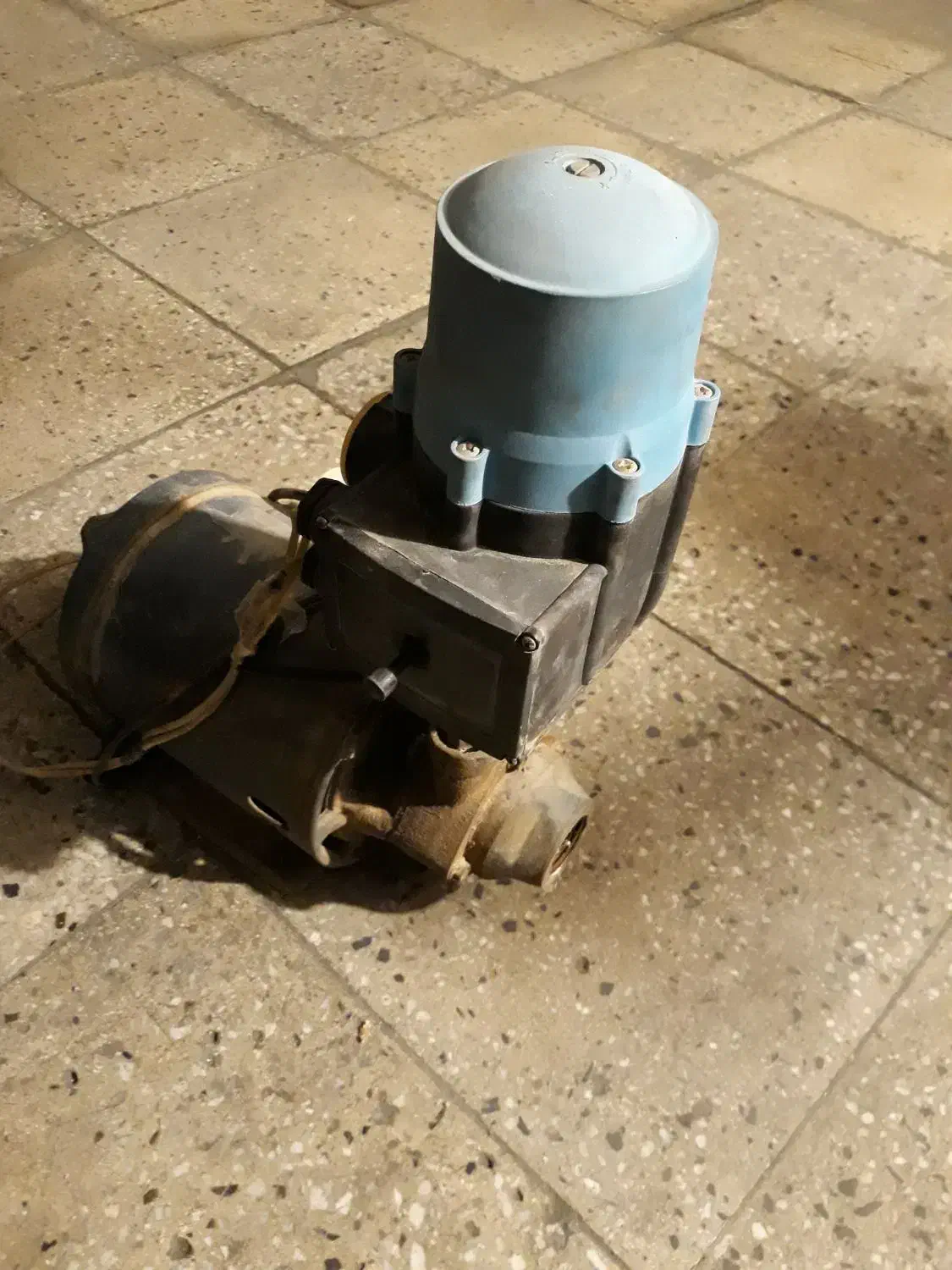 یک عددموتورآب۲اینچ ویک عددپمپ آب نیم اسب.سالم درحد|مصالح و تجهیزات ساختمان|تهران, علی‌آباد|دیوار