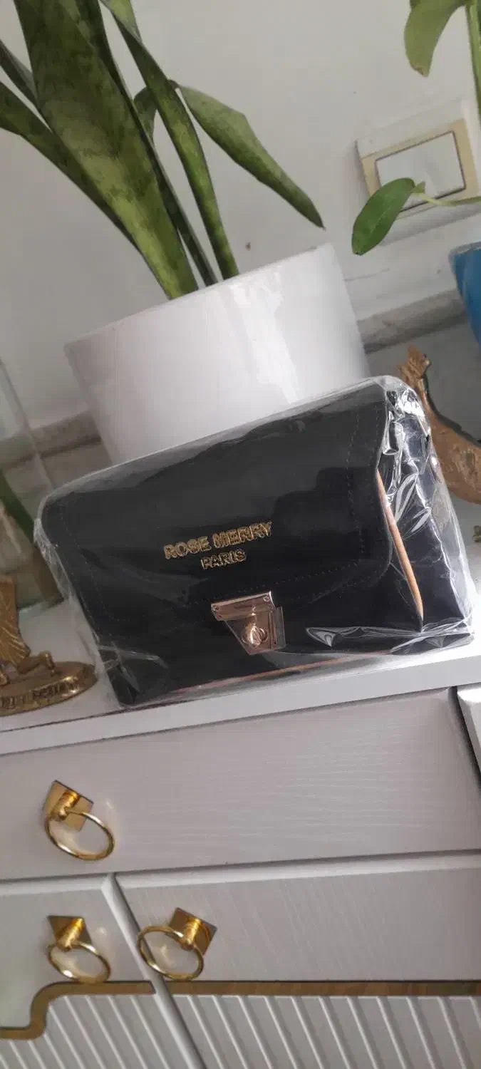 تعدادی کیف|کیف، کفش، کمربند|ساوه, |دیوار