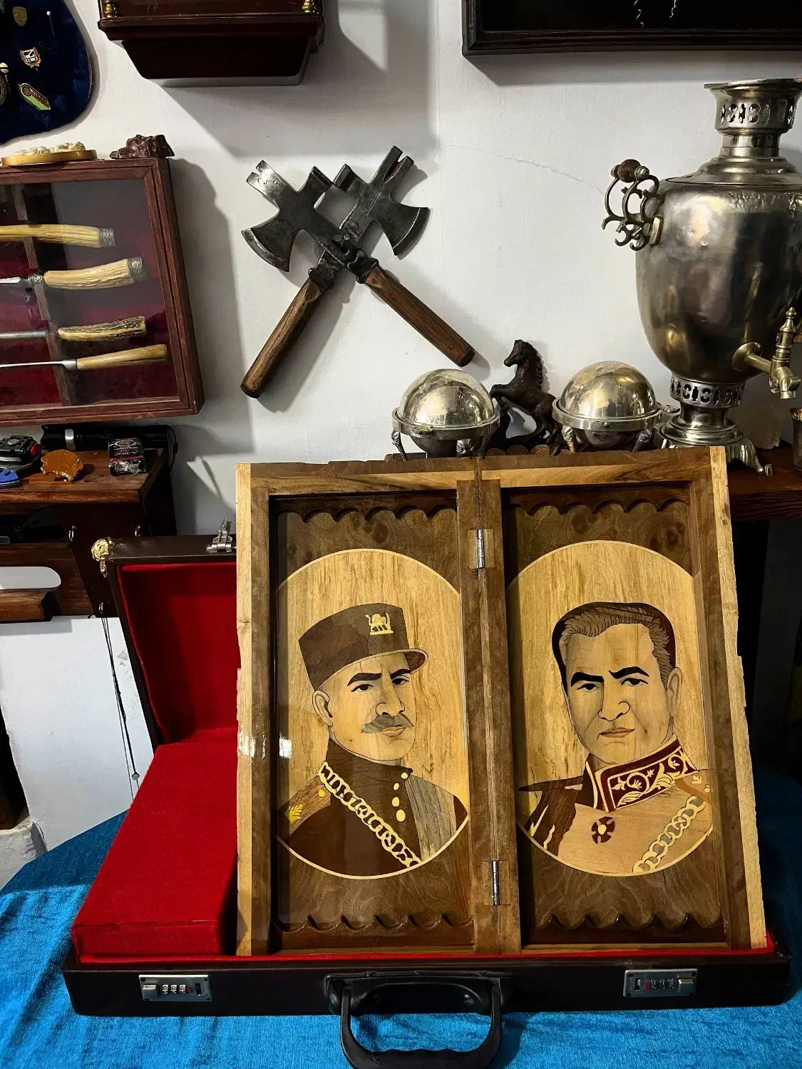 تخته نرد شاهی (پهلوی) موزه ای چوب گردو معرق و منبت|کلکسیون و سرگرمی|تهران, فردوسی|دیوار