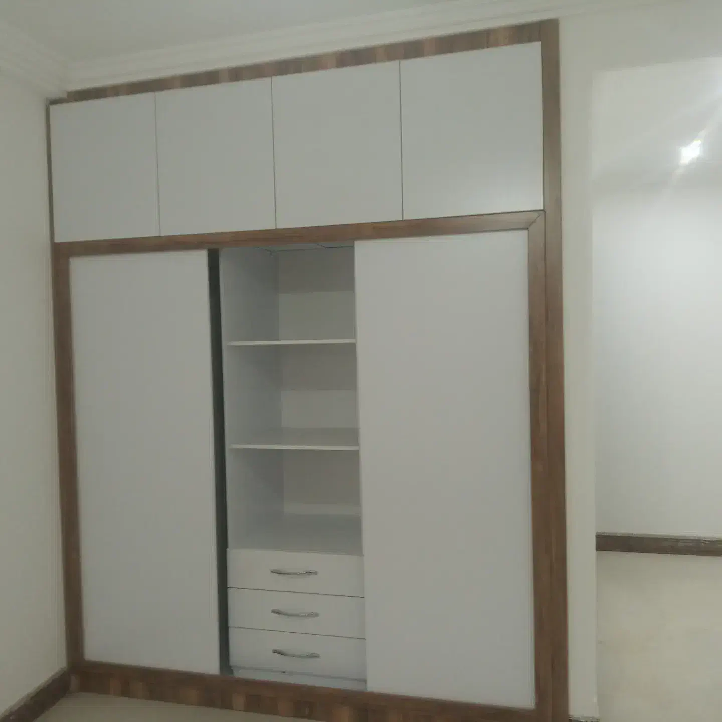 نصاب واجرا کننده کابینت آشپزخانه بصورت دست مزدی|خدمات پیشه و مهارت|شیراز, دشت چنار|دیوار