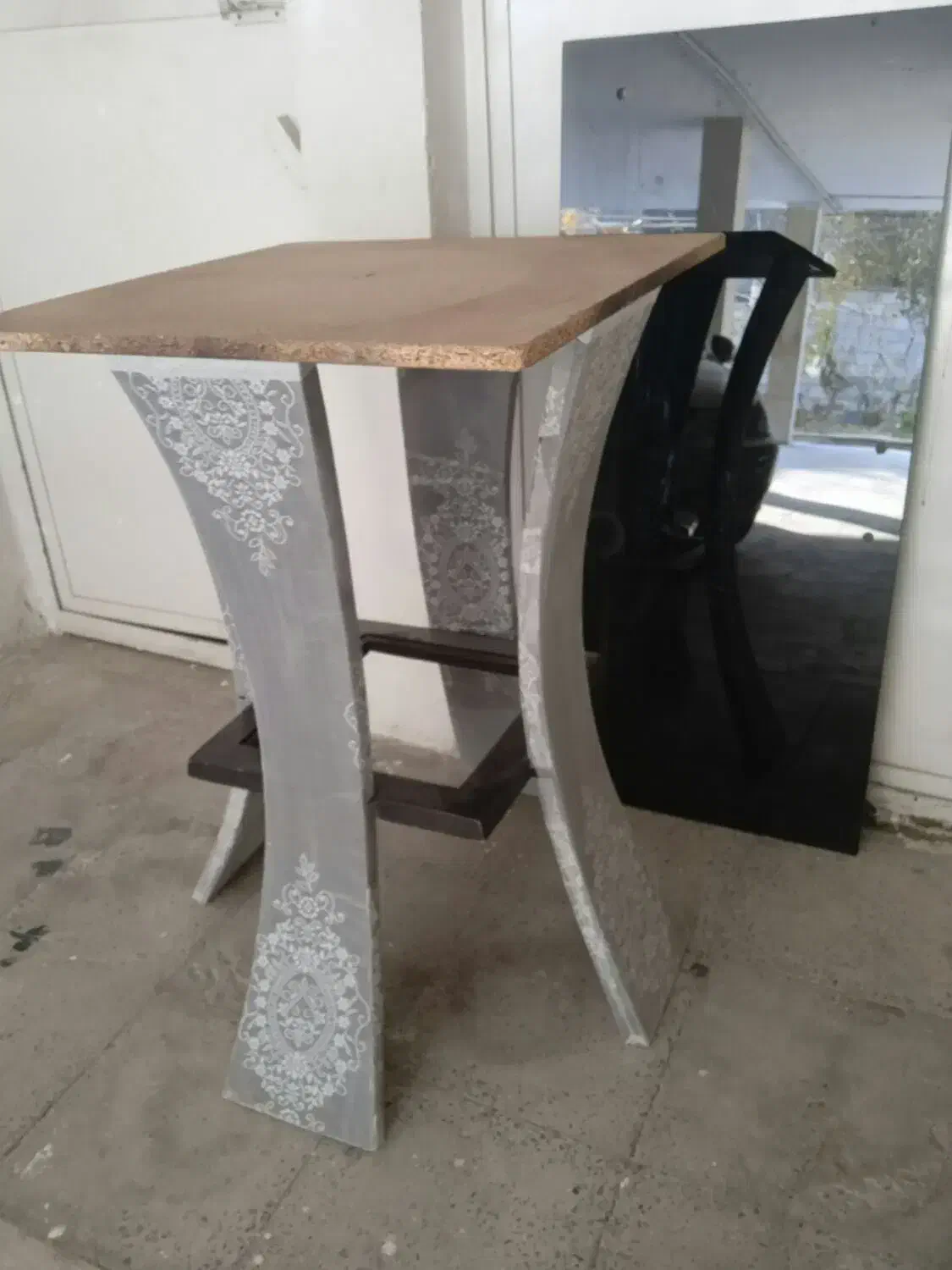 تخت چوبی میز خاطره با شیشه نشکن فقط امروز|میز و صندلی غذاخوری|اندیشه, اندیشه فاز ۲|دیوار