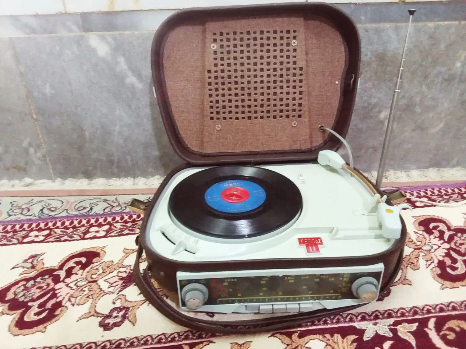 گرام ، گرامافون تپاز|کلکسیون اشیاء عتیقه|تهران, فلسطین (میدان انقلاب)|دیوار