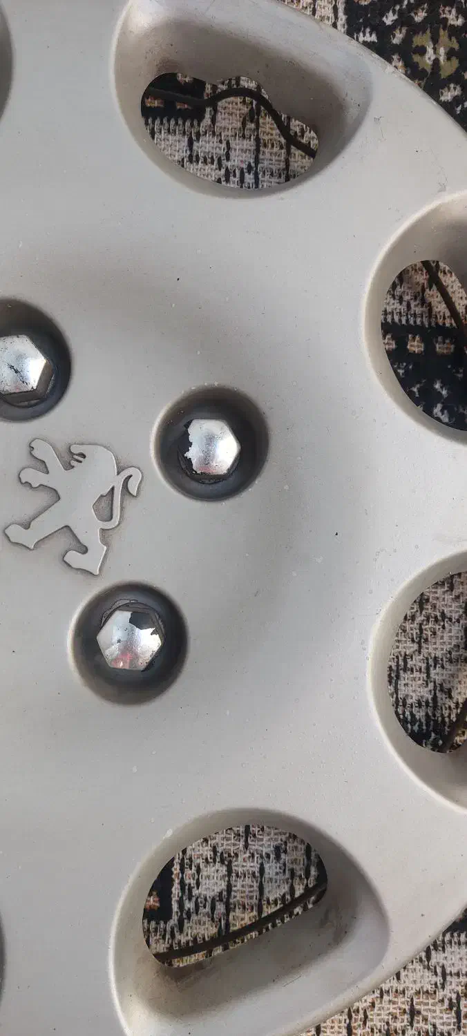 چراغ عقب ۲۰۶ اینه ۲۰۶ سمت راننده و۴ عددقالپاق|قطعات یدکی و لوازم جانبی|رشت, گیل|دیوار