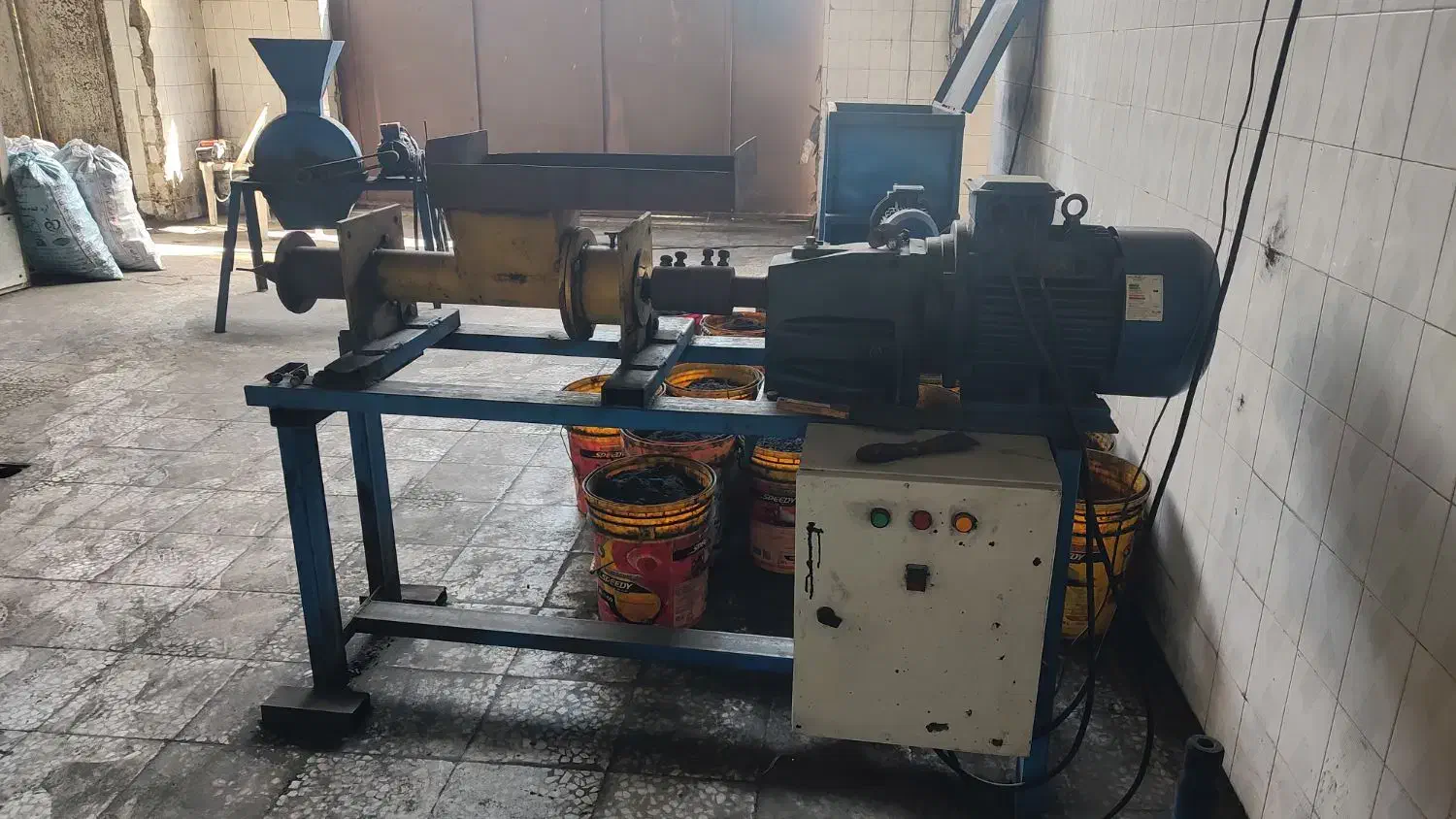 خط تولید زغال فشرده (قالبی.جکسون)|ماشین‌آلات صنعتی|سیاهکل, |دیوار