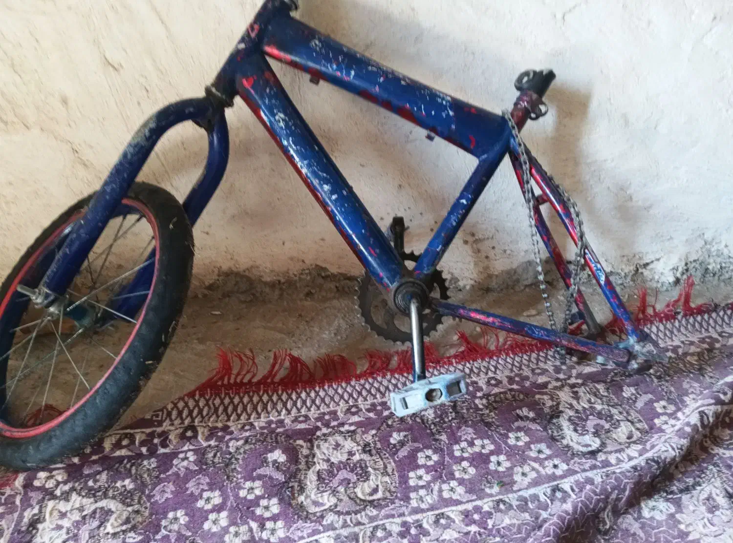 دوچرخه|دوچرخه، اسکیت، اسکوتر|خاش, |دیوار