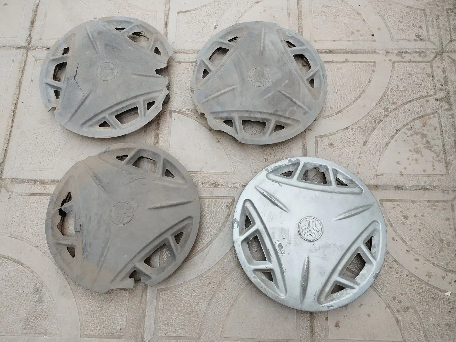 ۴ عدد قالپاق پراید همه با هم ۳۵ هزار تومن|قطعات یدکی و لوازم جانبی|مشهد, تلگرد|دیوار