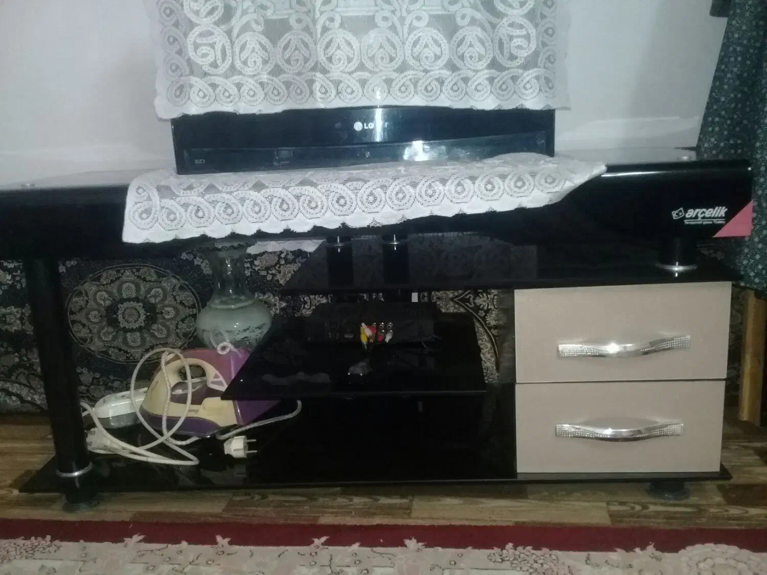 دو تامیز تلوزیون ویه ویترین تازه بدونه هیچ ضربه|میز تلویزیون|کومله, |دیوار