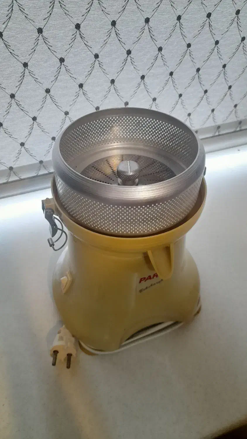 آبمیوه گیری|آبمیوه‌گیر و آب‌مرکبات‌گیر|گرگان, |دیوار