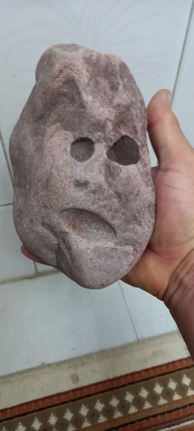 سنگ عجیب چهره انسان|کلکسیون اشیاء عتیقه|ملارد, |دیوار