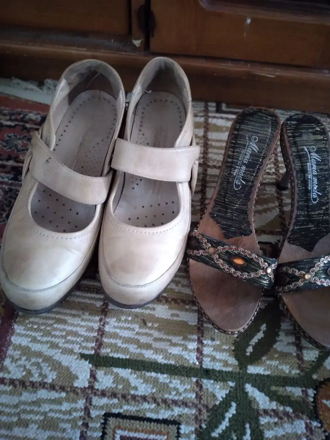 گفش زنانه|کیف، کفش، کمربند|خوی, |دیوار