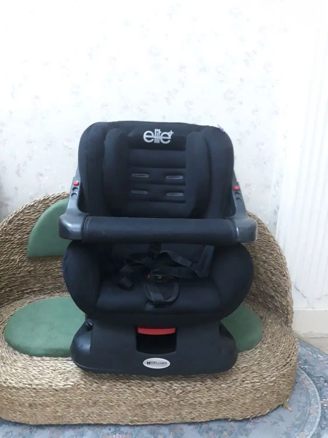 صندلی ماشین کودک|تخت و صندلی بچه|رشت, رودباری|دیوار