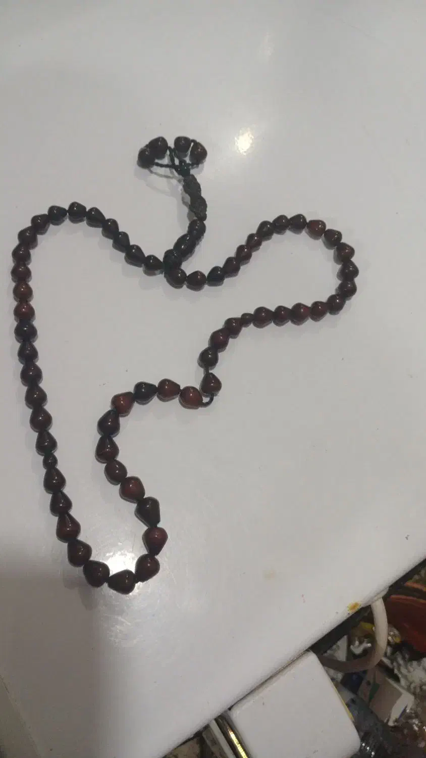 تسبیح ۶۹ عدی اشک ،جنس هسته خرما،کار زندان،خوش دست|کلکسیون اشیاء عتیقه|آشخانه, |دیوار