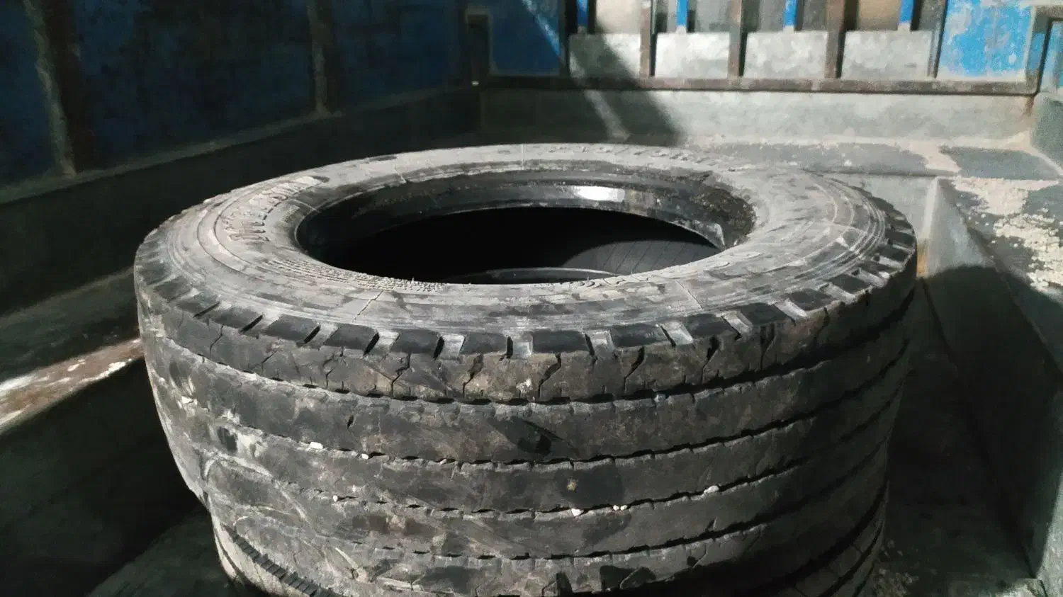 لاستیک تیوپلیس عقب نیسان|قطعات یدکی و لوازم جانبی|رزن, |دیوار