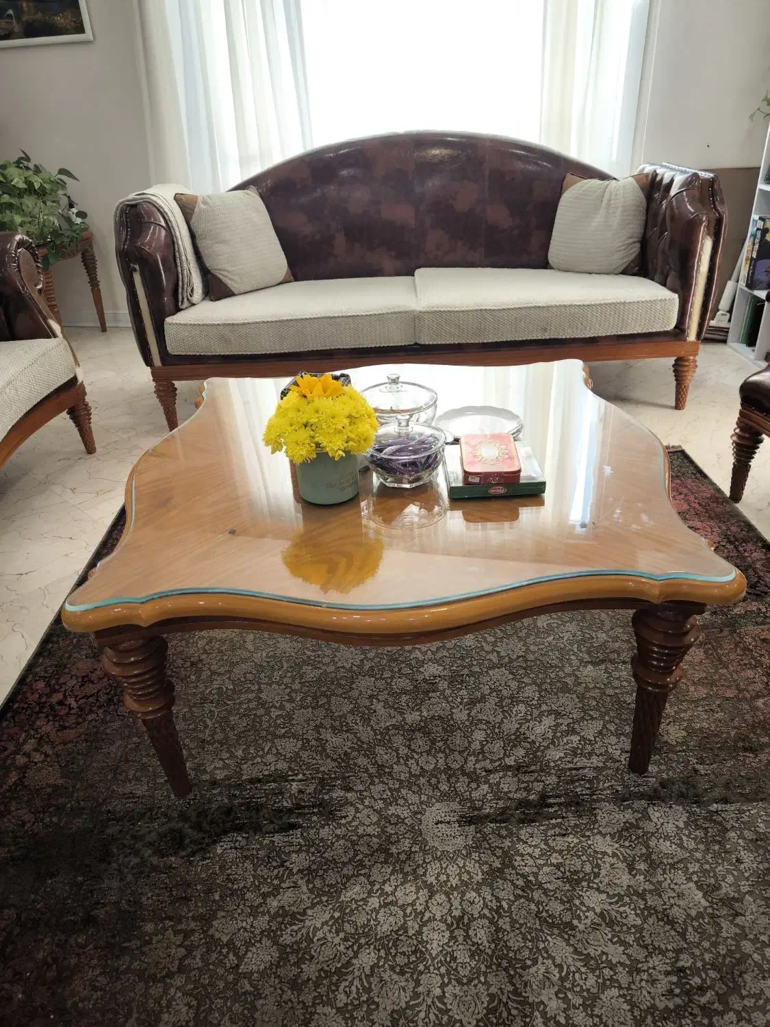 سرویس کامل مبل چوب و چرم در حد نو|مبلمان خانگی و میز عسلی|تهران, جنتآباد جنوبی|دیوار