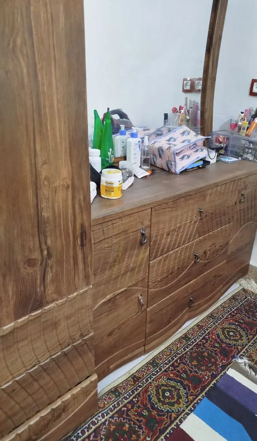 کمد جادار و بزرگ بهمراه میز ارایش|جاکفشی، کمد، دراور|زابل, |دیوار