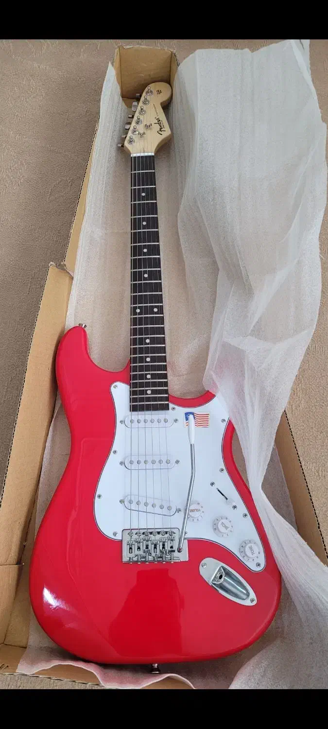 گیتار الکتریک فندر استراتوکستر|گیتار، بیس، امپلیفایر|تبریز, |دیوار