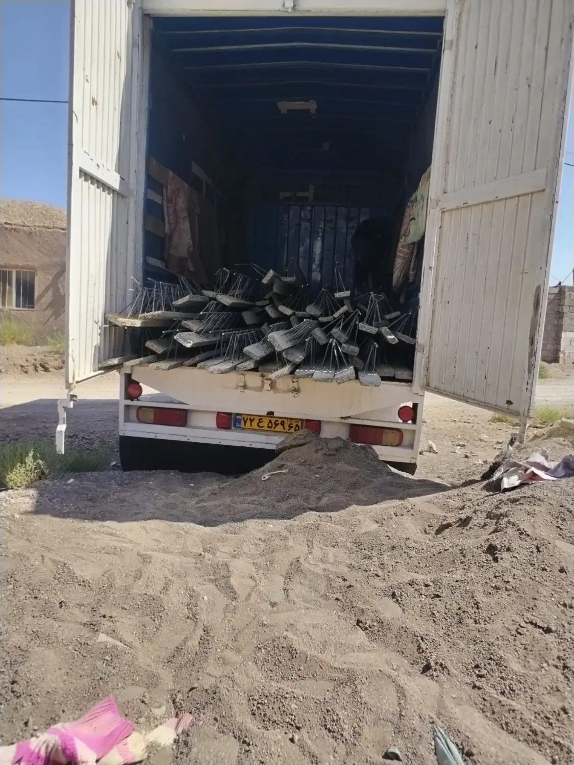 حمل بار و جابه جای اثاث منزل به تمام نقاط|خدمات حمل و نقل|بم, |دیوار