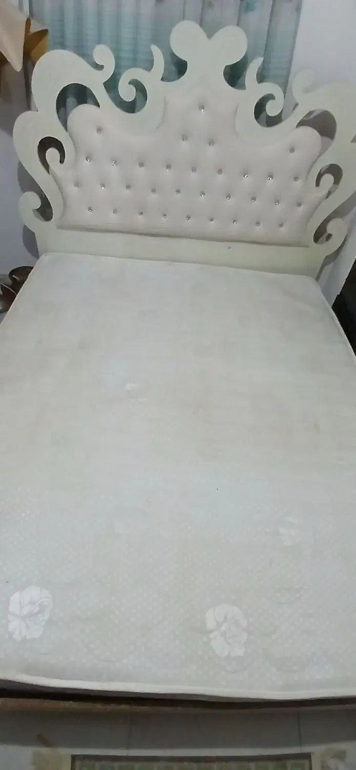 تخت دونفره در حد نو|تخت و سرویس خواب|رشت, یخسازی|دیوار