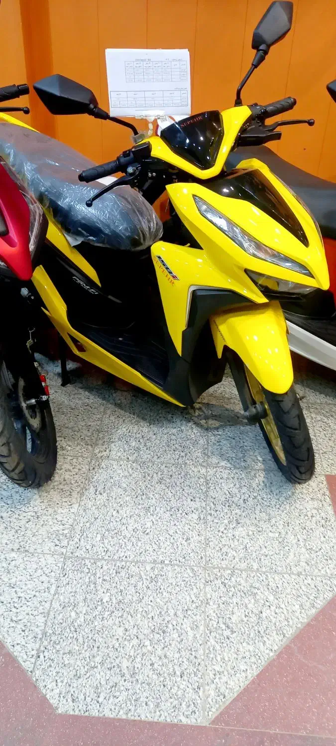 موتور طرح کلیک زرد خوشگل قناری|موتورسیکلت|قزوین, |دیوار