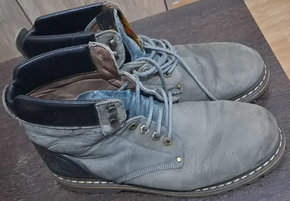 پوتین محکم و کم استفاده شده|کیف، کفش، کمربند|رشت, کوی عرفان|دیوار