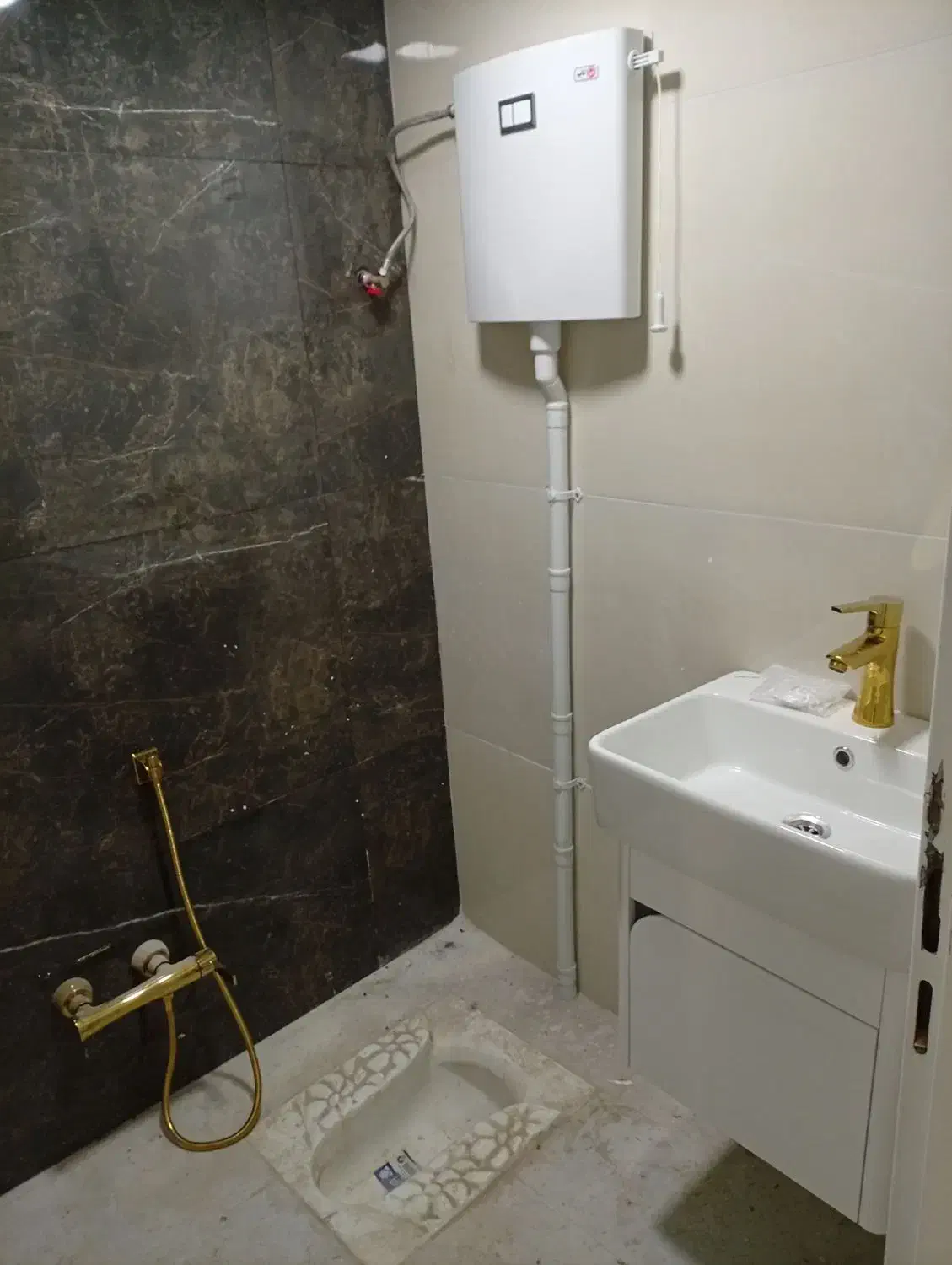 نصب شیرالات.توالت فرنگی.پمپ اب.لوله کشی روشویی.|خدمات پیشه و مهارت|تبریز, |دیوار