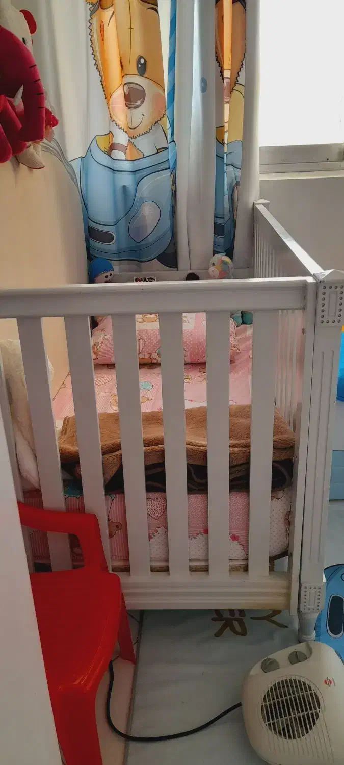 تخت کودک|تخت و صندلی بچه|تهران, استخر|دیوار