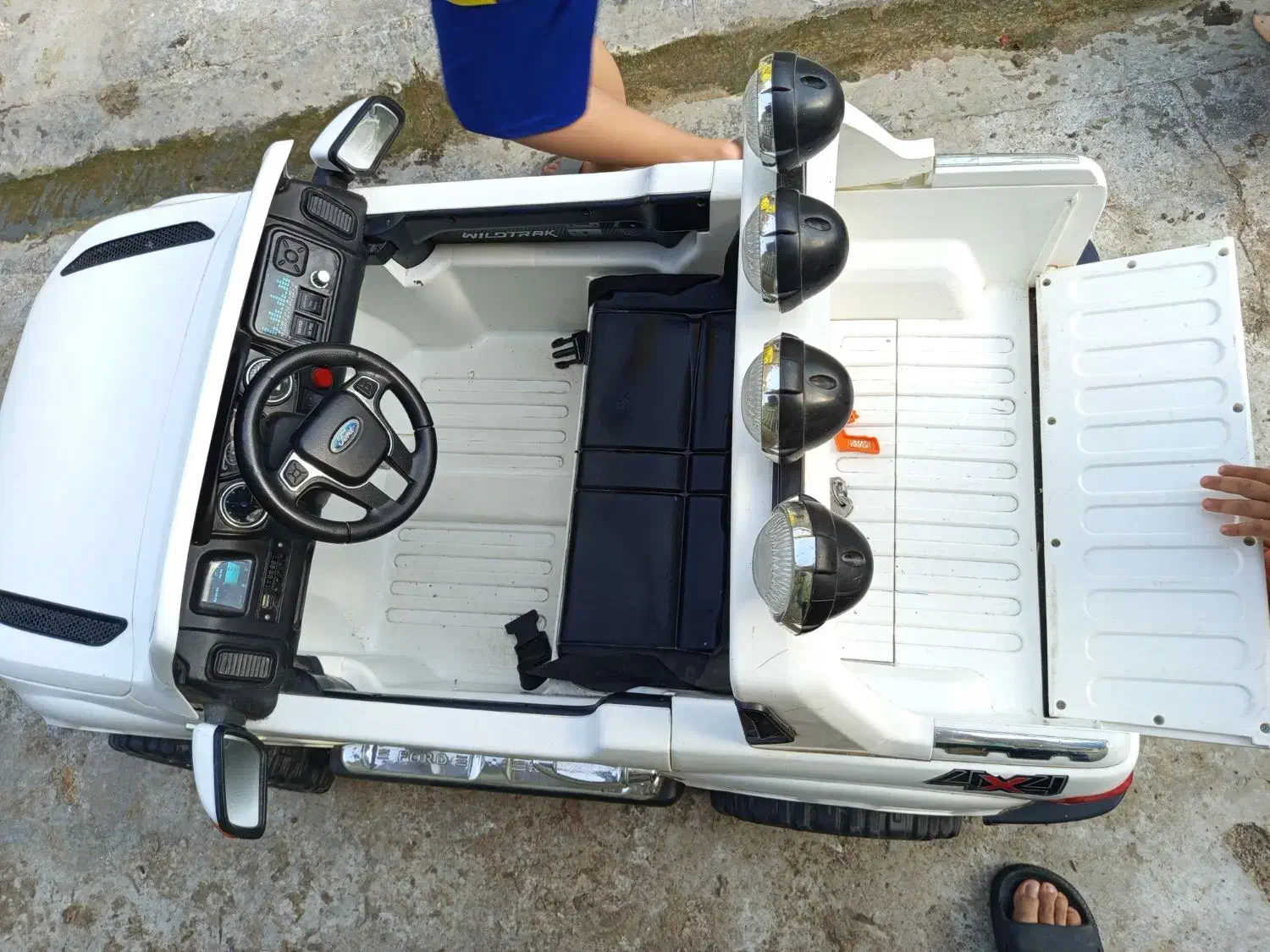 ماشین شارژی در حد نو|اسباببازی بچه|نگین شهر, |دیوار