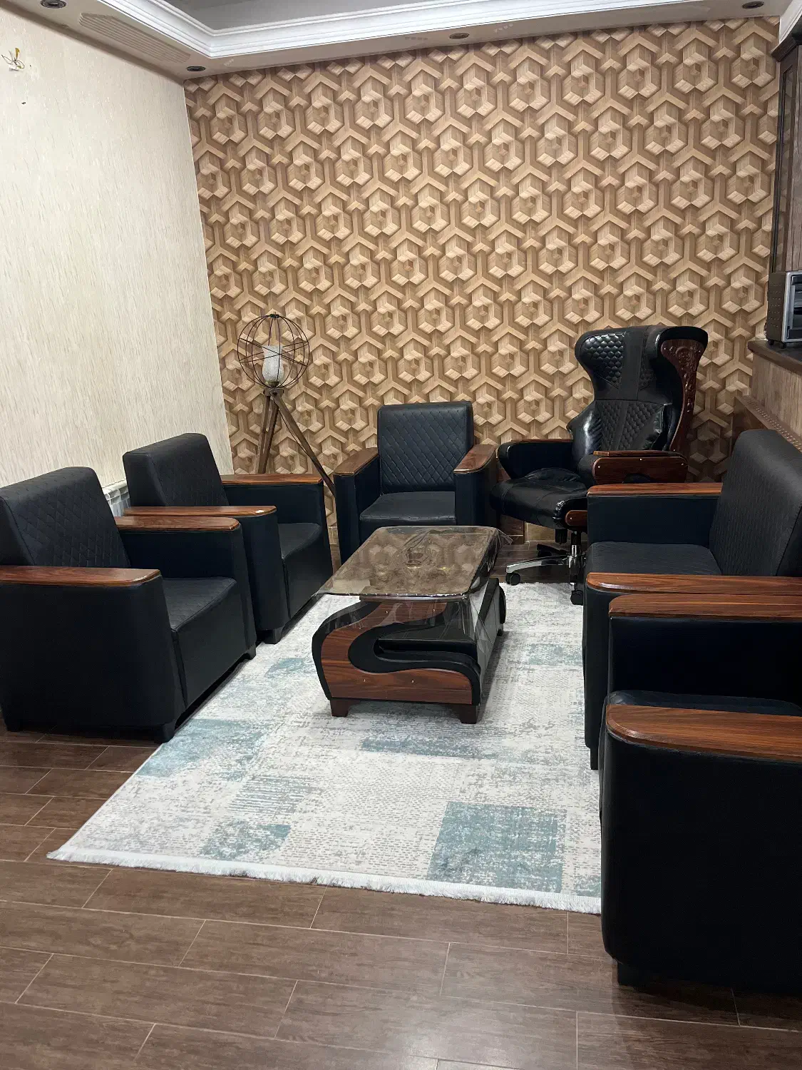 مبلمان اداری همراه با صندلی امپراطور و میز|مبلمان اداری|محلات, |دیوار