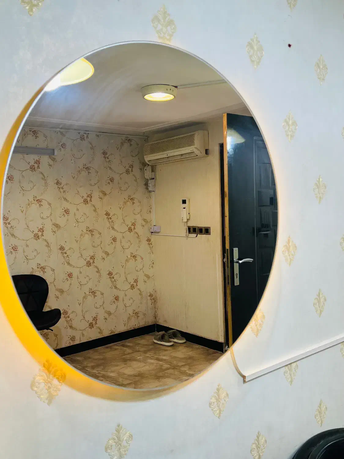 آینه چراغ دار|آینه|رشت, جهاد|دیوار