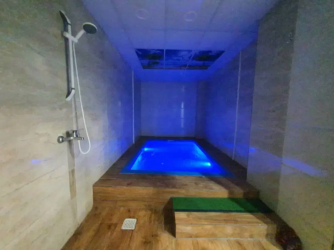 ویلا استخردار استخر فراز|اجارهٔ کوتاه‌مدت ویلا و باغ|بندر انزلی, سامانسر|دیوار