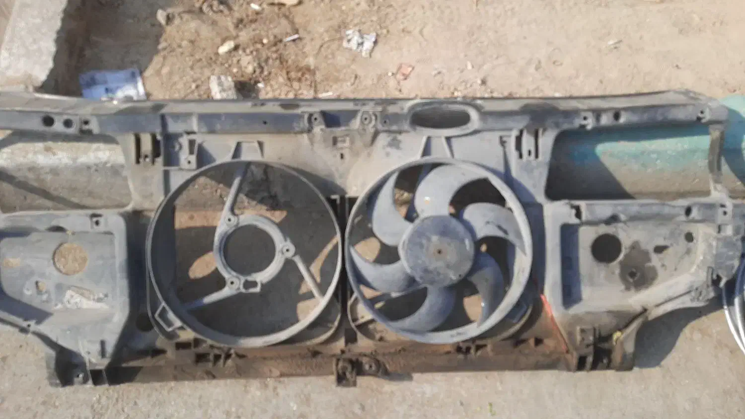 سینی جلو پژو با پروانه|قطعات یدکی و لوازم جانبی|اصفهان, پینارت|دیوار