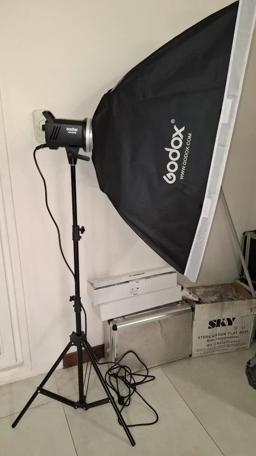 نور godox ms300 در حد نو ویژه دندان پزشکی|دوربین عکاسی و فیلمبرداری|تهران, میدان ولیعصر|دیوار