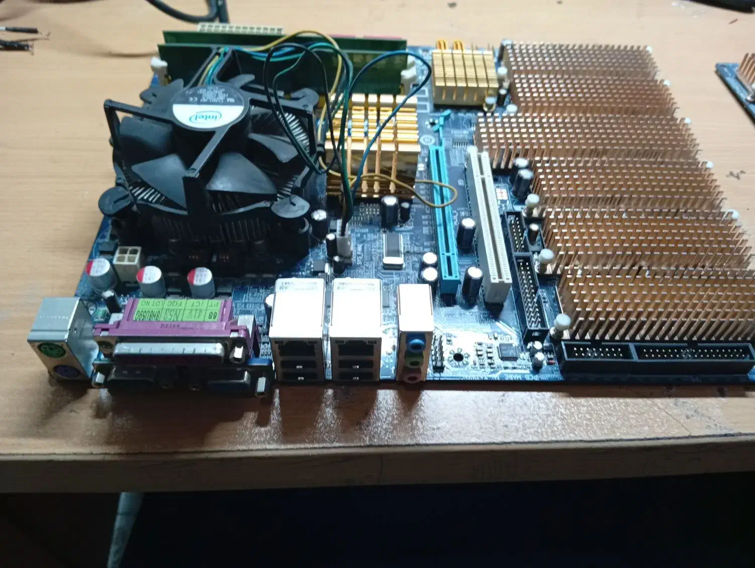 مادربرد کارکرده به همراه 2گیگ رم و CPU|قطعات و لوازم جانبی رایانه|تهران, شاهین|دیوار