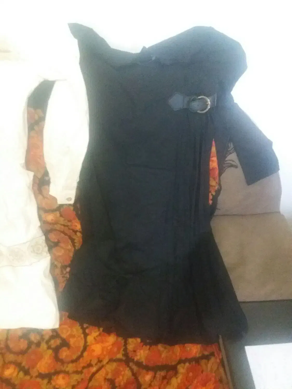 مقداری لباس نو و کار کرده موجود هست|لباس|شازند, |دیوار