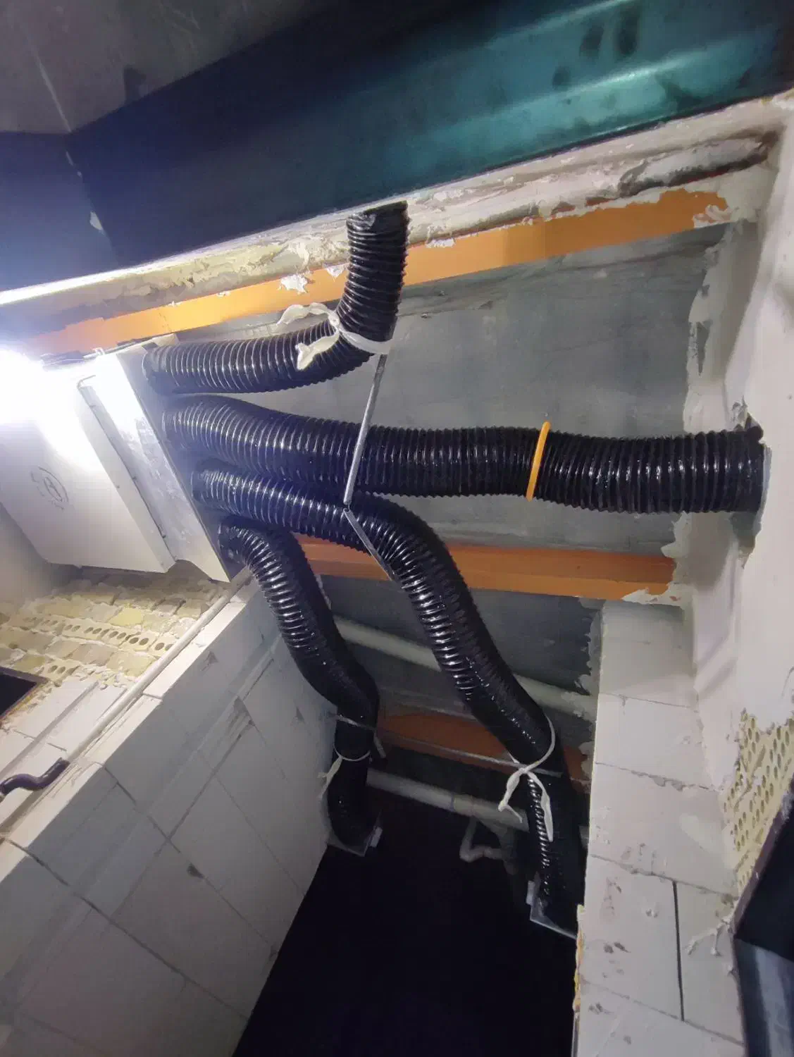 داکت اسپلیت|کولر گازی و فنکوئل|مشهد, آبکوه|دیوار