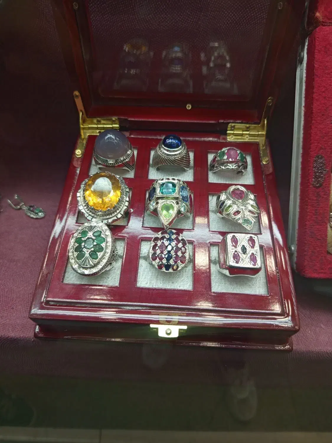 انگشتر های دستساز برند|جواهرات|پیشوا, |دیوار