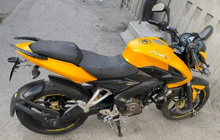 موتور ان اس ۲۰۰ زرد کاربراتور ترقه پلمپ|موتورسیکلت|تهران, آهنگ|دیوار