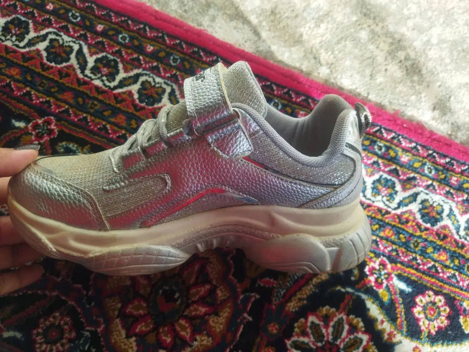 کفش اسپرت نقره ای|کیف، کفش، کمربند|اسلامآباد غرب, |دیوار