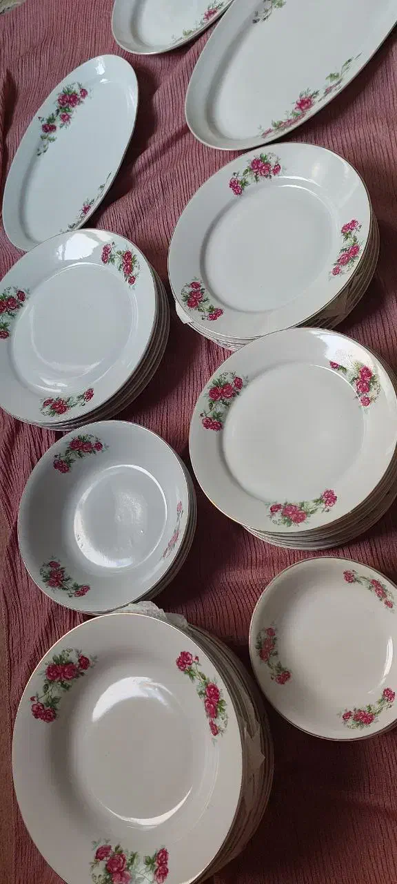 سرویس گل سرخی بشقاب دیس پیاله پیش دستی|ظروف سرو و پذیرایی|تهران, زرکش|دیوار