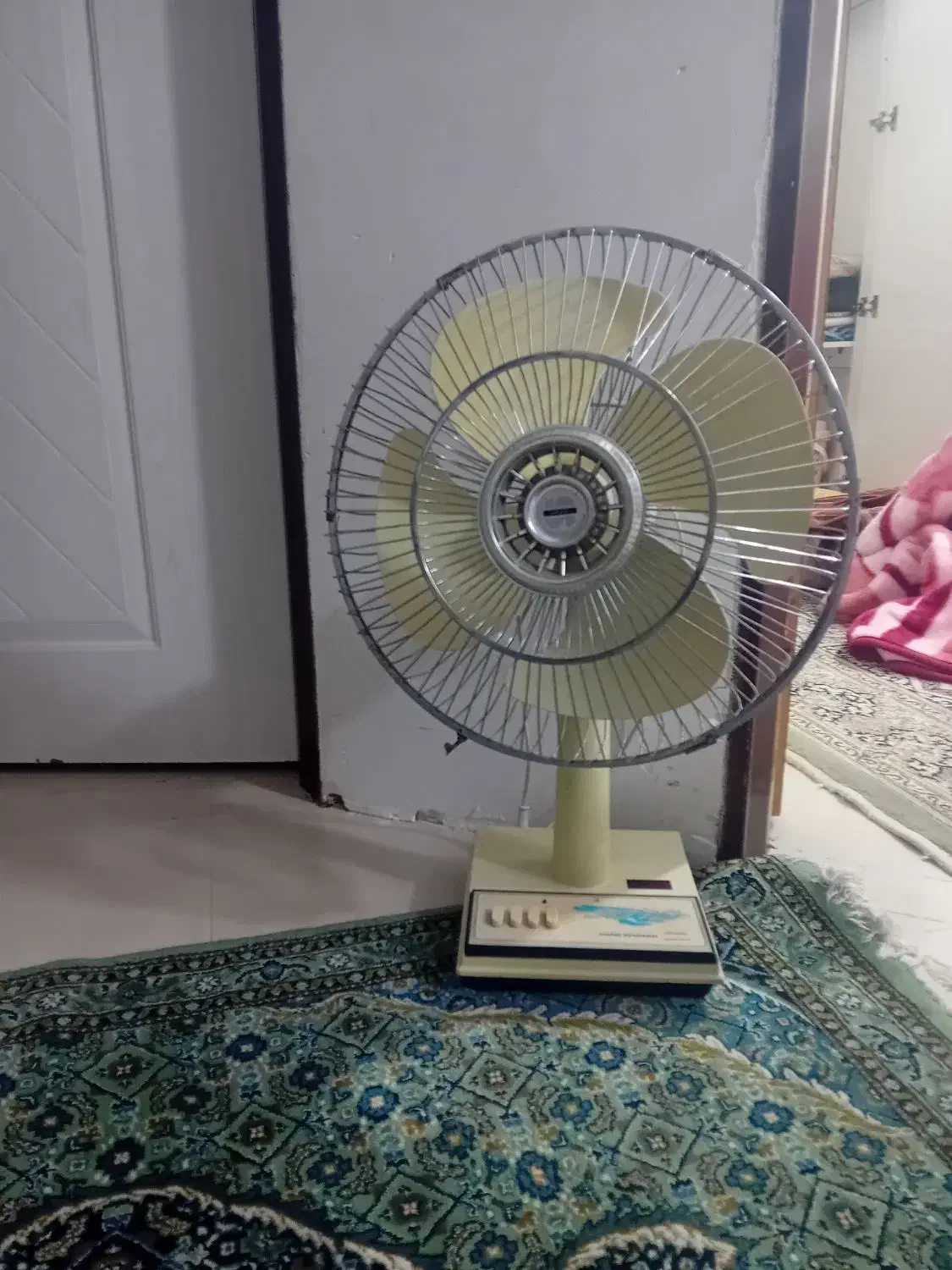 پنکه ی قدیمی  پارس خزر بدون هیچ ایرادی|پنکه و تصفیه‌کنندهٔ هوا|گیلان غرب, |دیوار