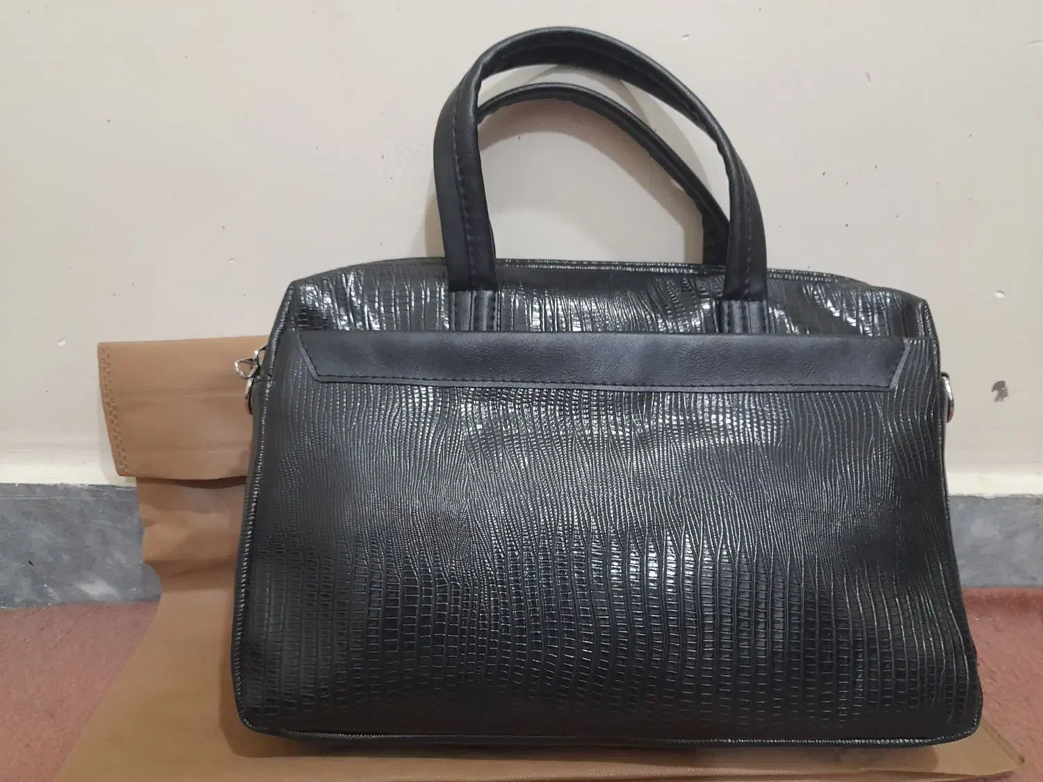 کیف اداری|کیف، کفش، کمربند|اراک, |دیوار