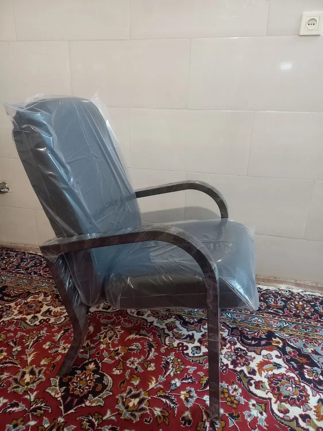 صندلی انتظار|صندلی و نیمکت|قم, نیروگاه|دیوار